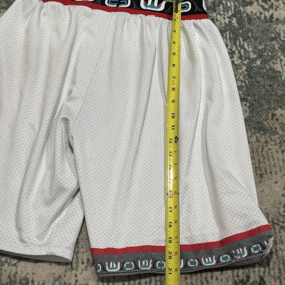 Vintage Adidas Vancouver Grizzlies NBA Shorts White Men's Large HWC 90s Retro L